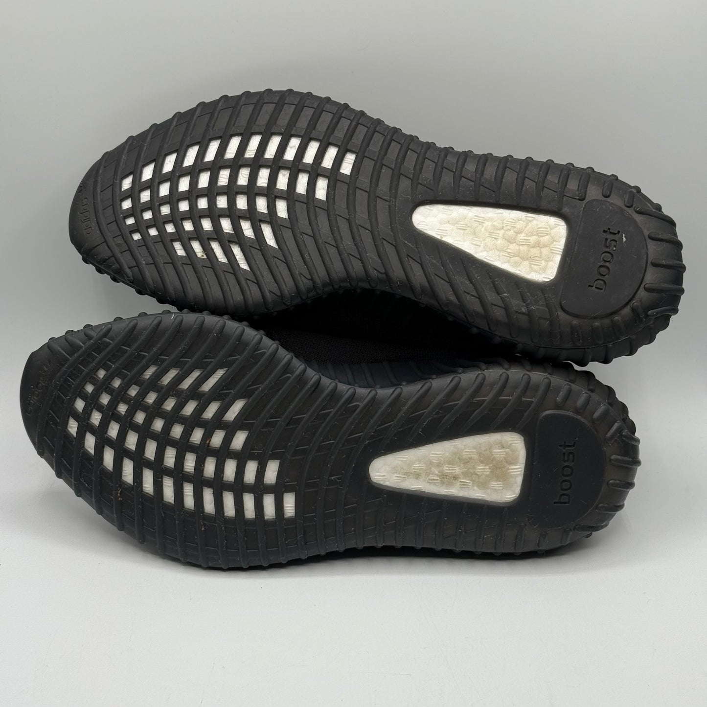 (USED NO BOX) Yeezy 350 Onyx Size 10