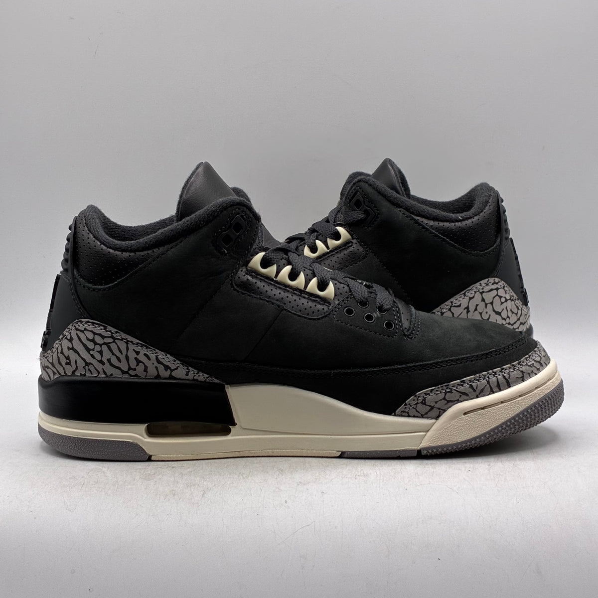 (USED) Jordan 3 Off Noir (W) Size 8.5W/7M
