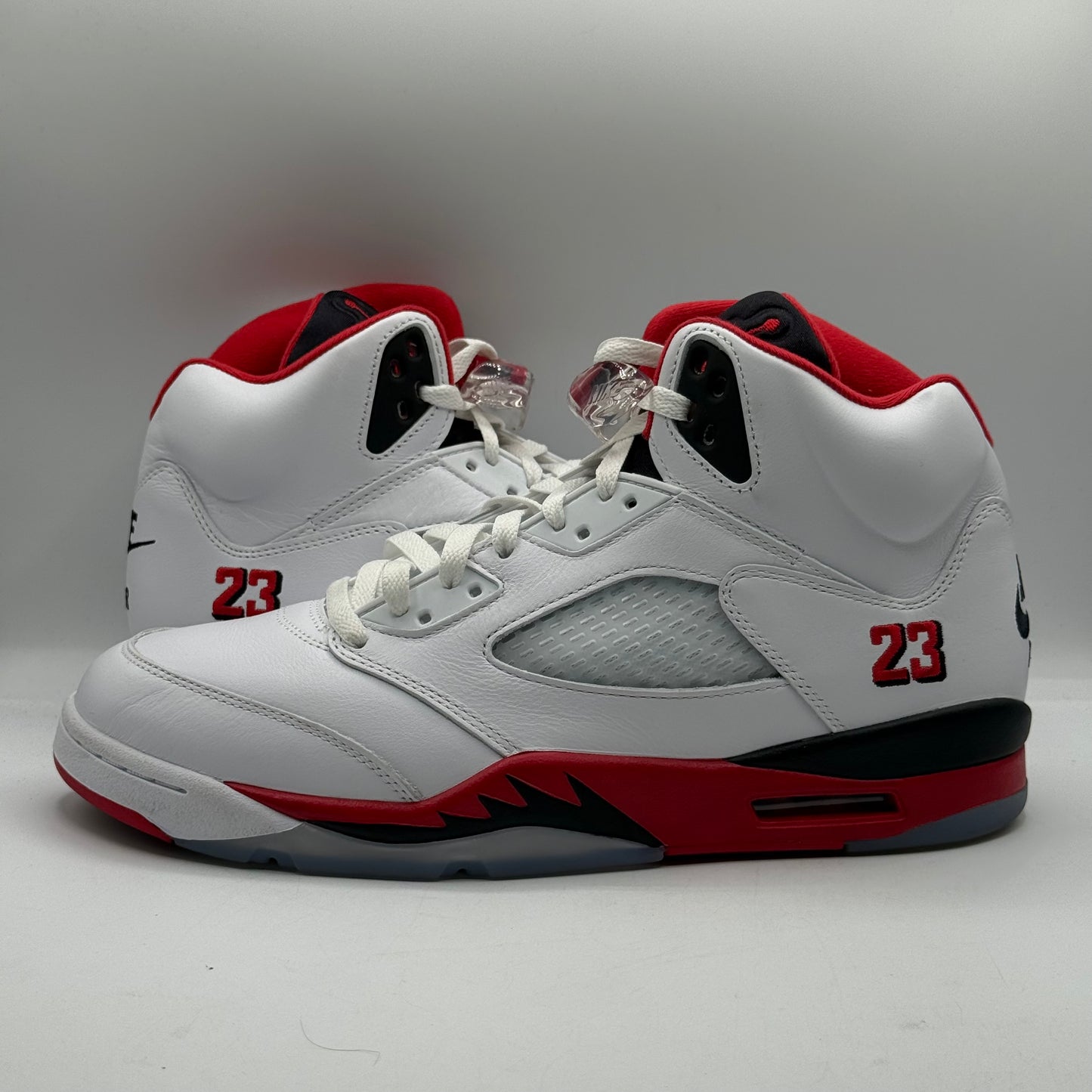 (USED) Jordan 5 Black Tongue Size 11.5