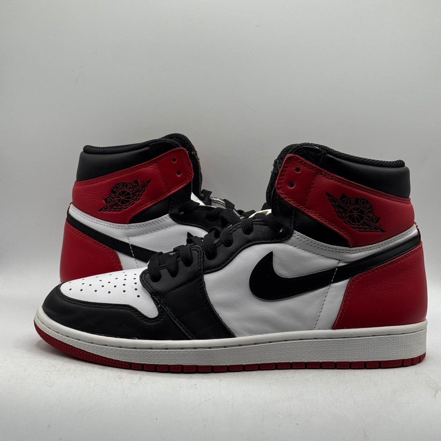 (USED) Jordan 1 Black Toe (2016) Size 10.5