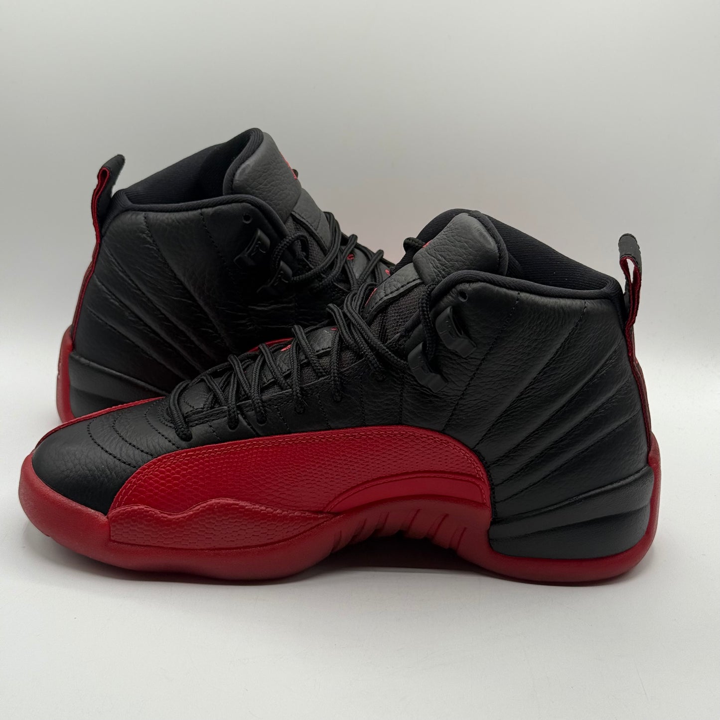 (USED) Jordan 12 Flu Game Size 8.5