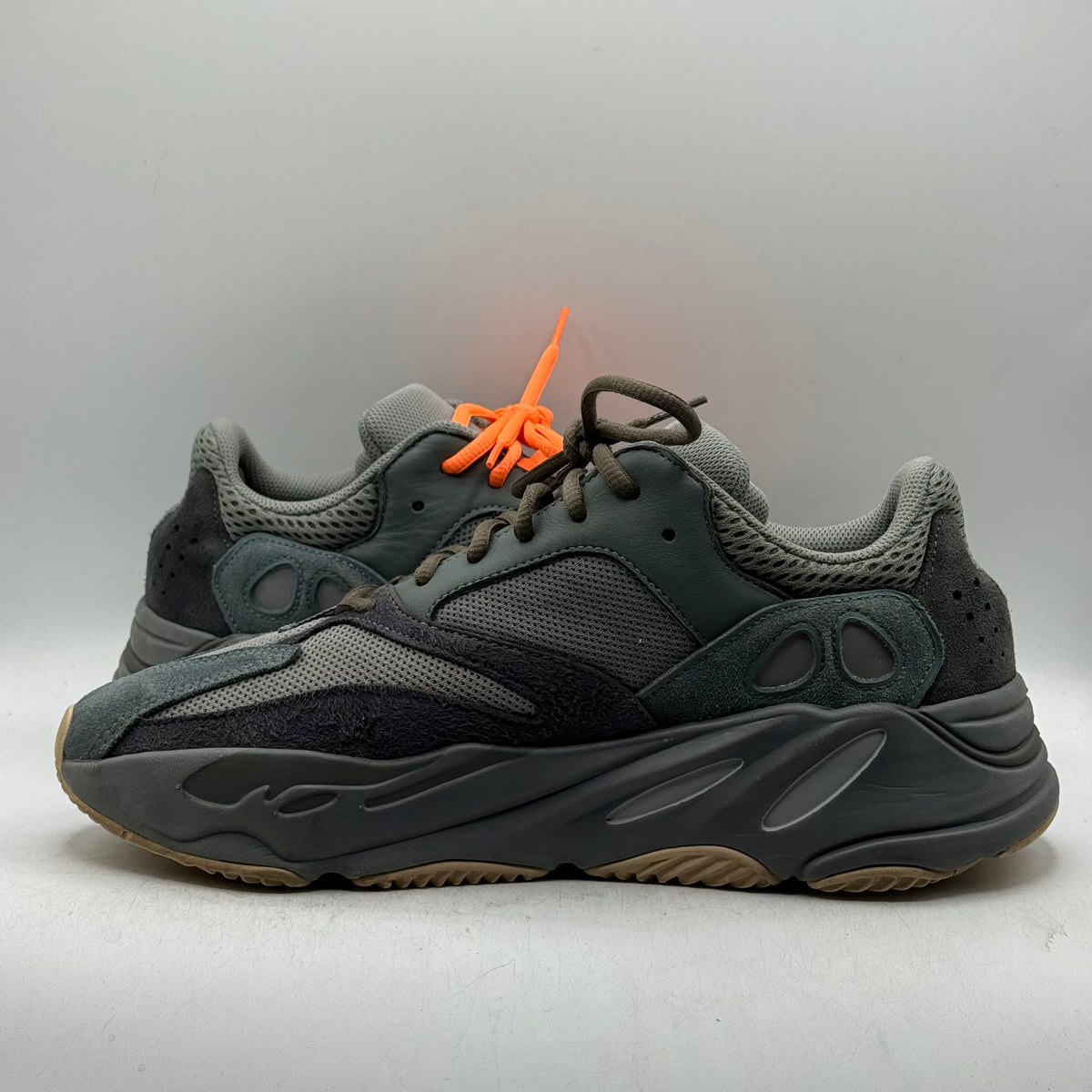 (Used) Adidas Yeezy 700 Teal Blue Size 10.5