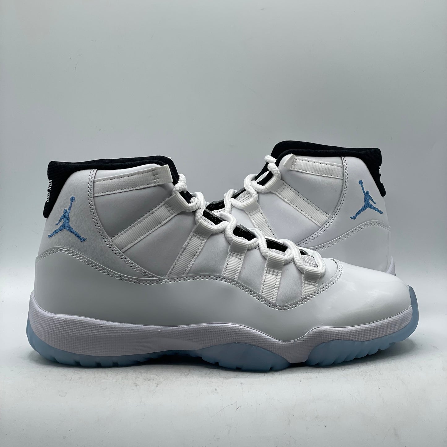 (USED NO BOX) Jordan 11 Legend Blue (2024) Size 8