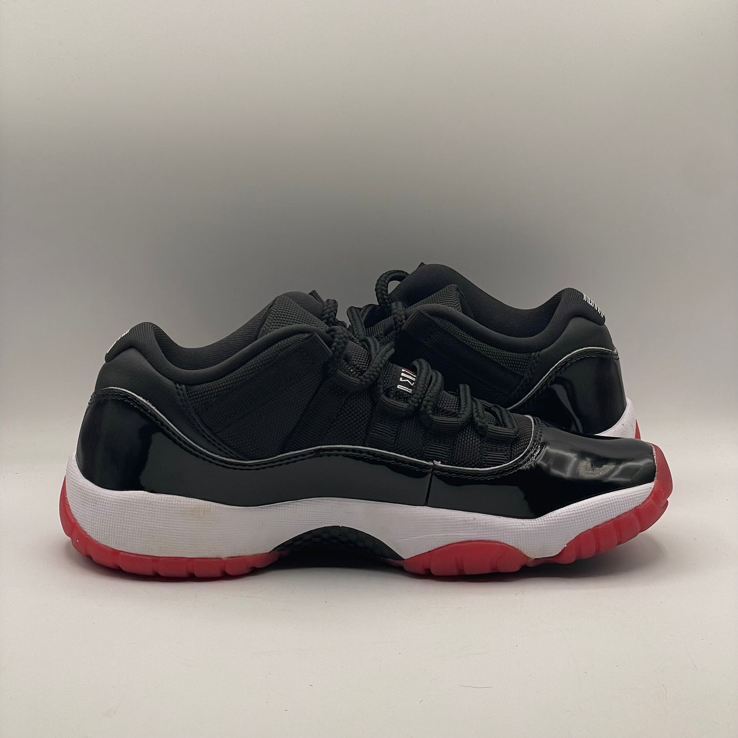 (USED REP BOX) Jordan 11 Bred Size 10.5