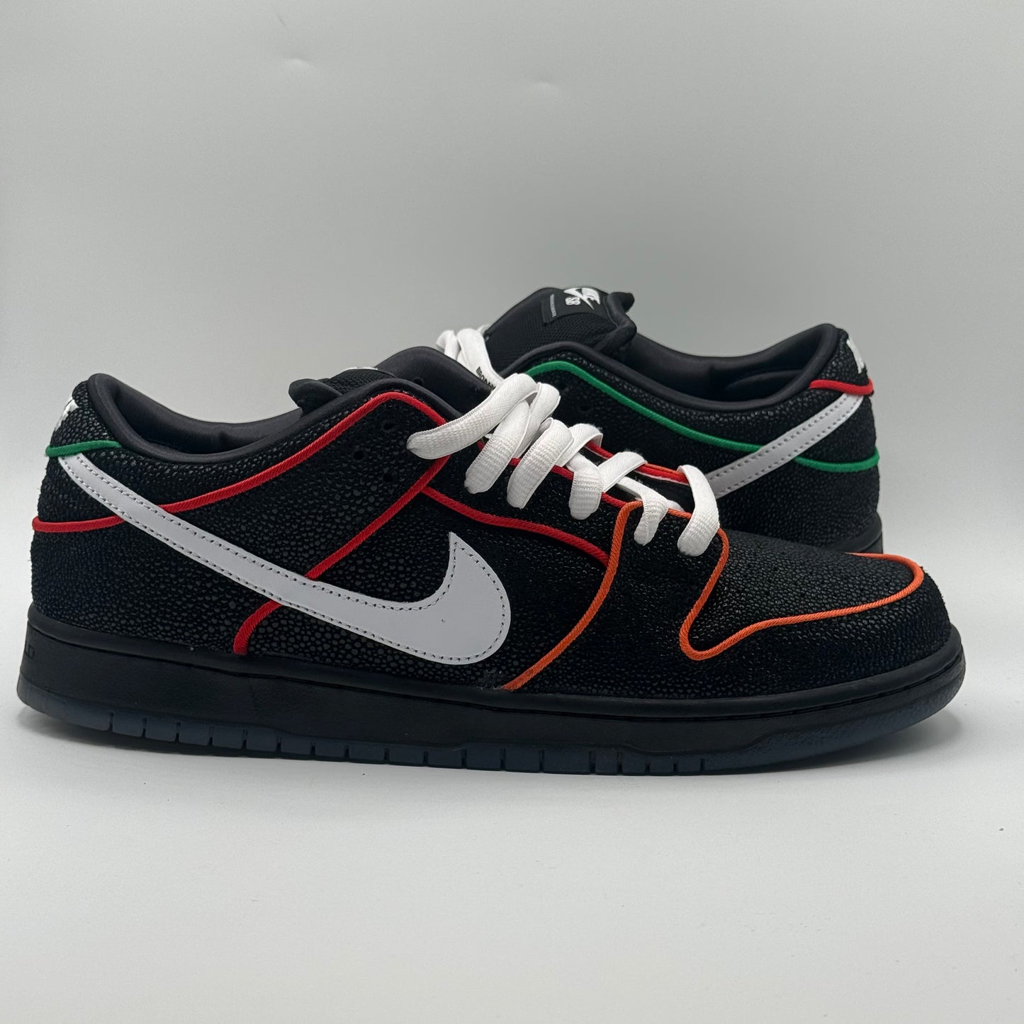 (VNDS) Nike SB Dunk Low Bronx Girls Skate Size 12