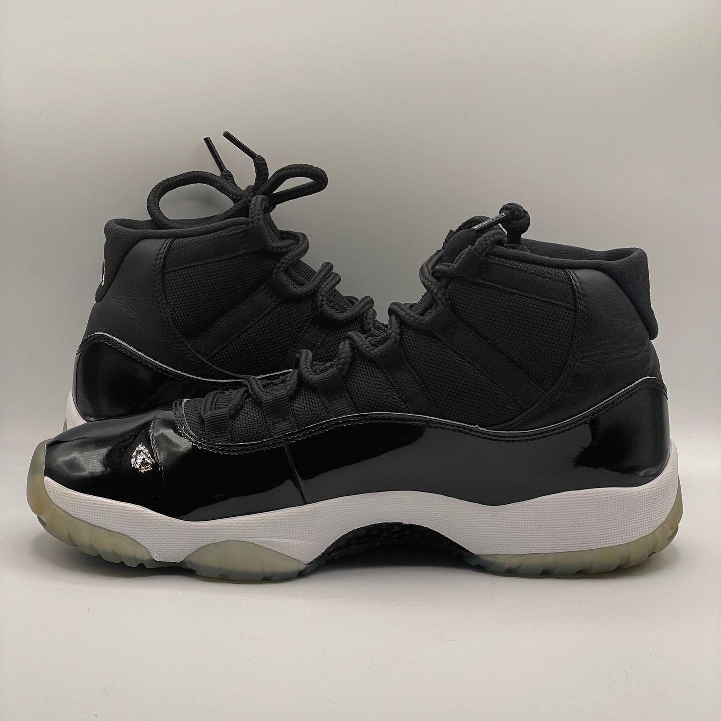 (USED) Jordan 11 Space Jam Size 10