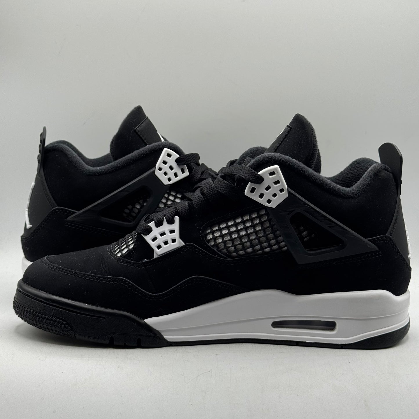 (USED) Jordan 4 White Thunder Size 9