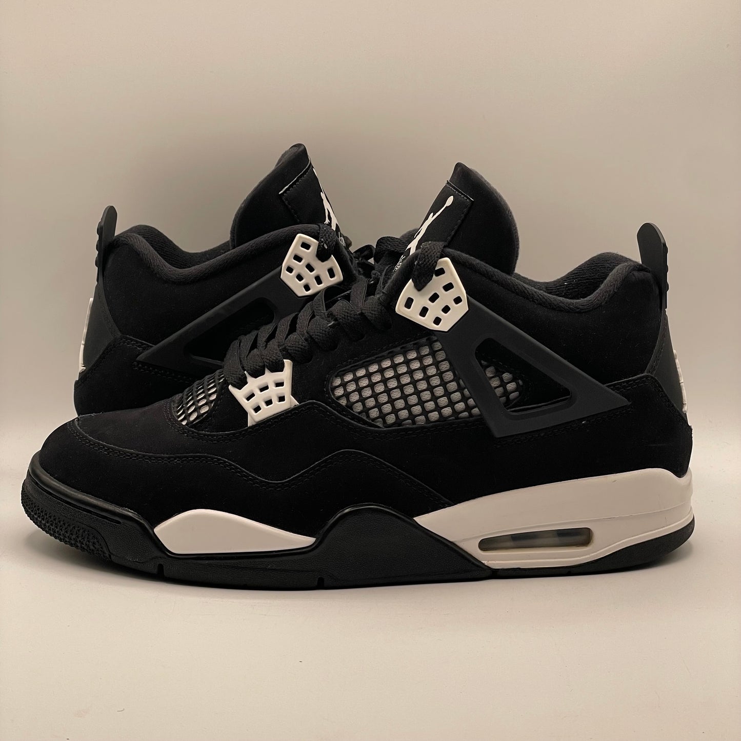 (USED) Jordan 4 White Thunder Size 10
