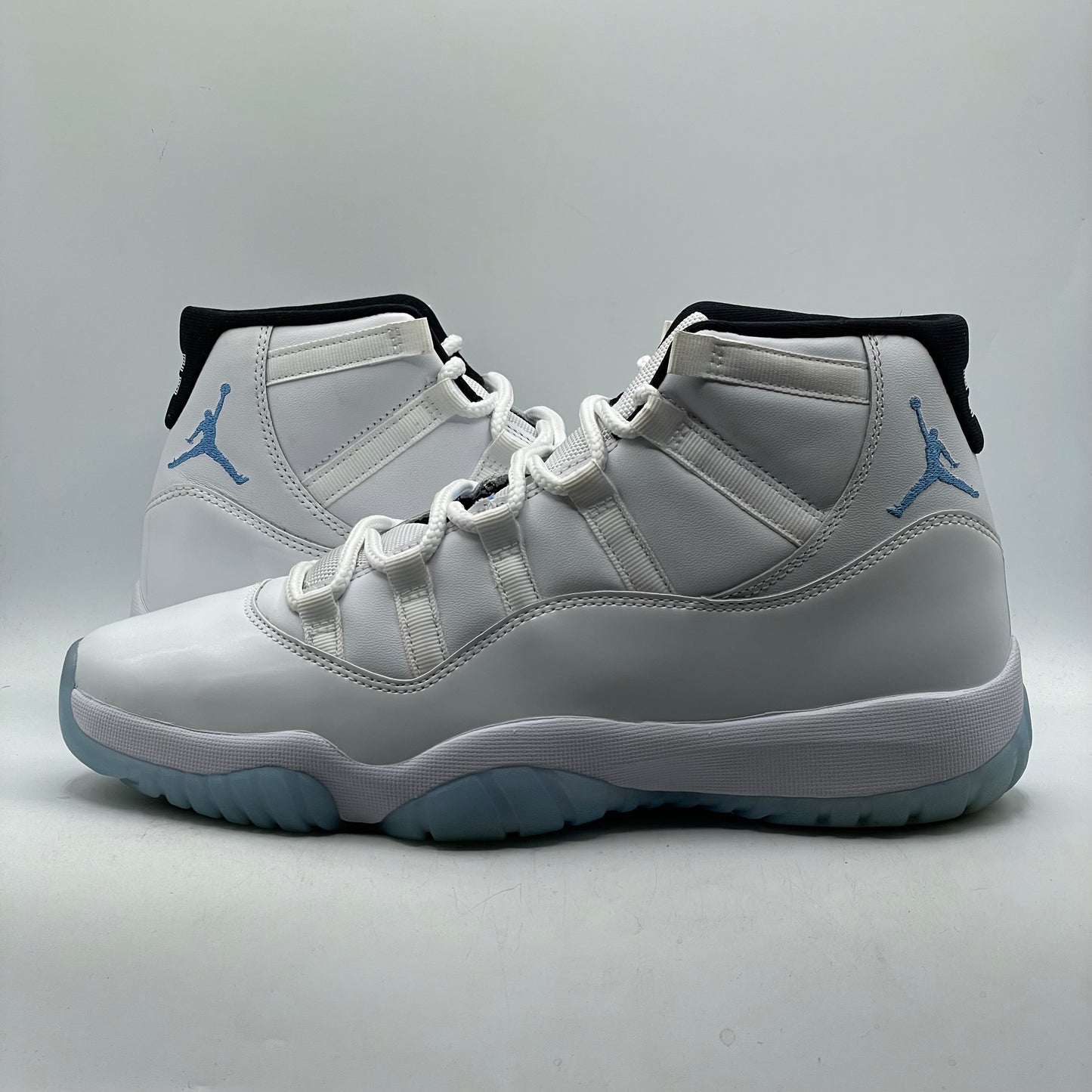 (USED) Jordan 11 Legend Blue (2024) Size 10