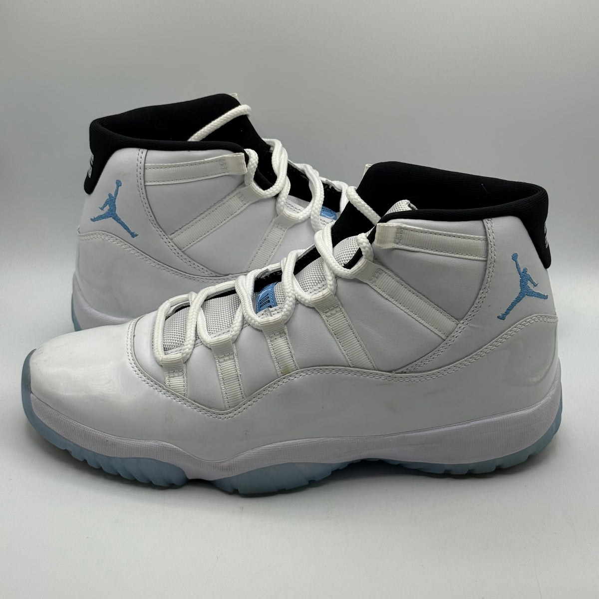(USED) Jordan 11 Legend Blue Size 11