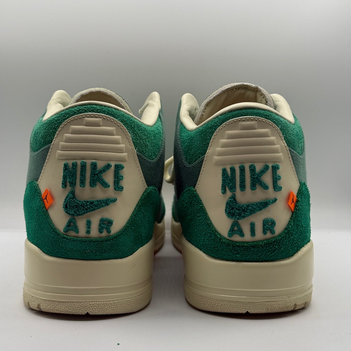 (USED NO BOX) Jordan 3 Nina Chanel Size 15.5W/14M