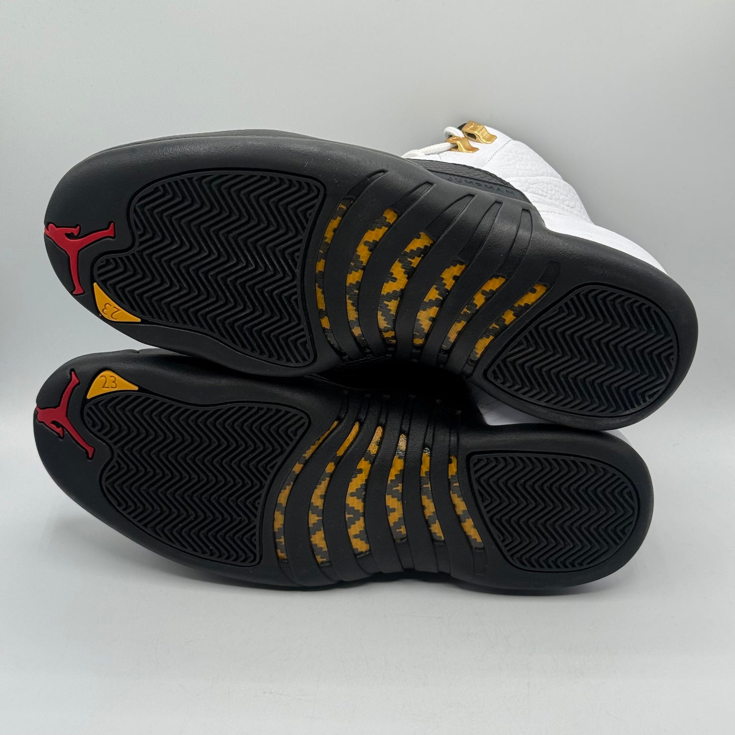 (USED) Jordan 12 Taxi Size 10