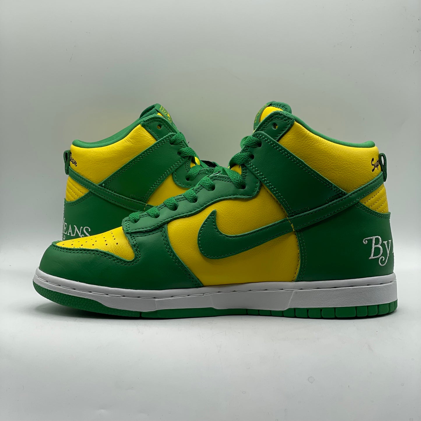 (USED) NIke SB Dunk High Supreme Brazil Size 8