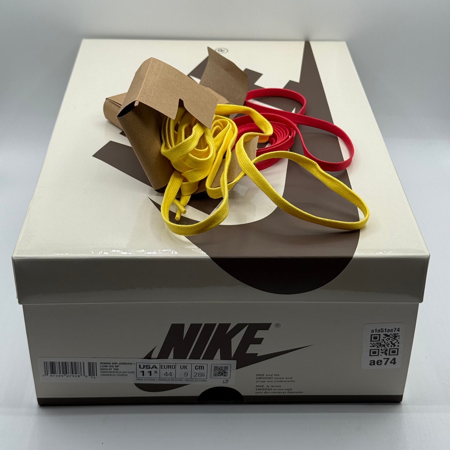 (USED, Worn 1x) Travis Jordan 1 Low Canary Size 11.5W/10M