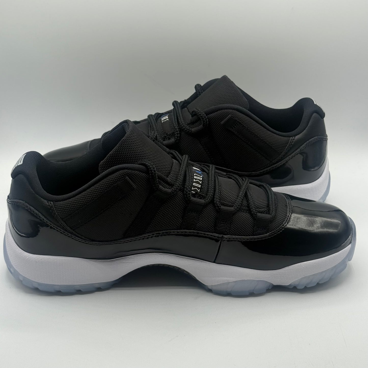 (USED) Jordan 11 Low Space Jam Size 11