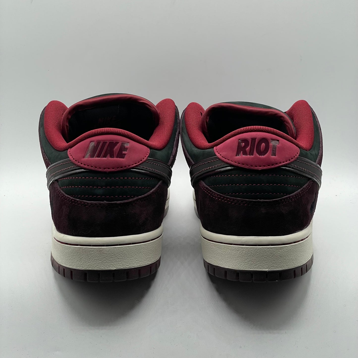 (USED) Nike SB Dunk Low Riot Size 12