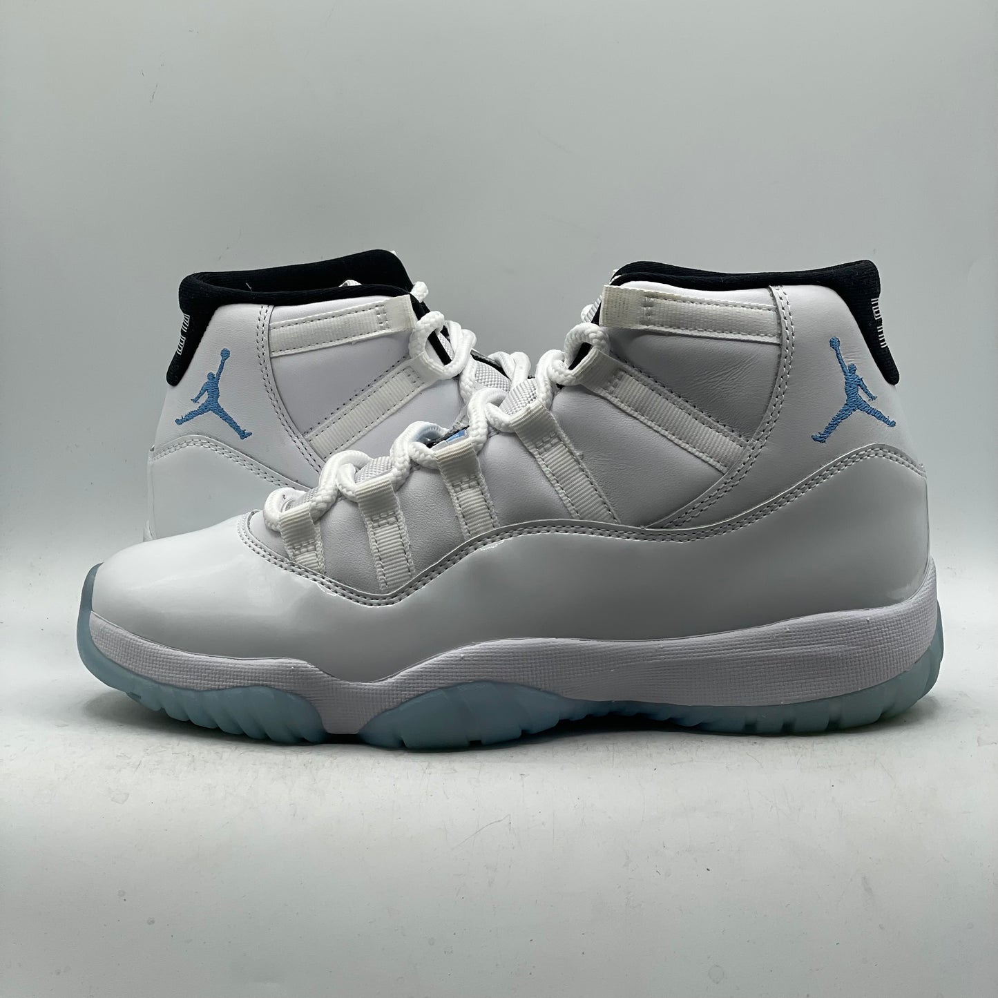 (USED) Jordan 11 Legend Blue (2024) Size 7.5