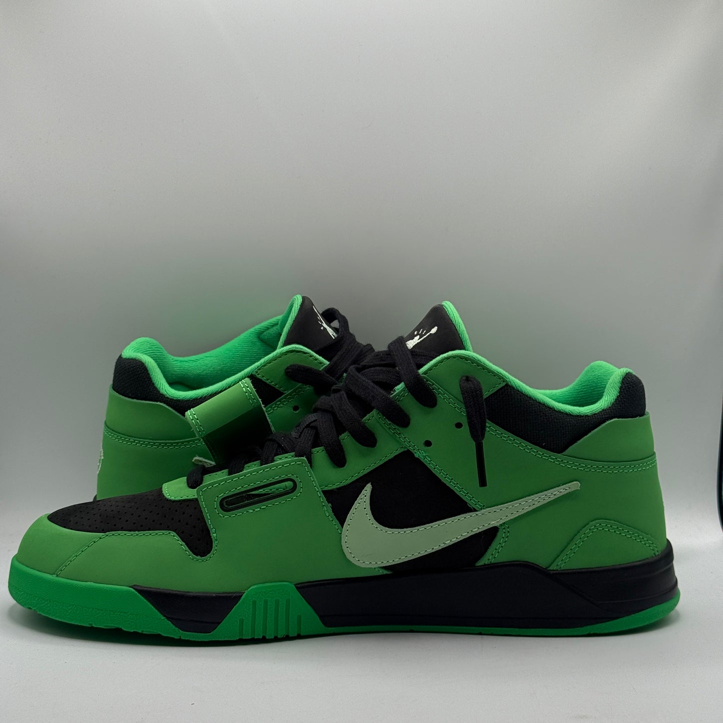 (USED) Jordan T-Rexx Travis Scott Green Spark Size 14
