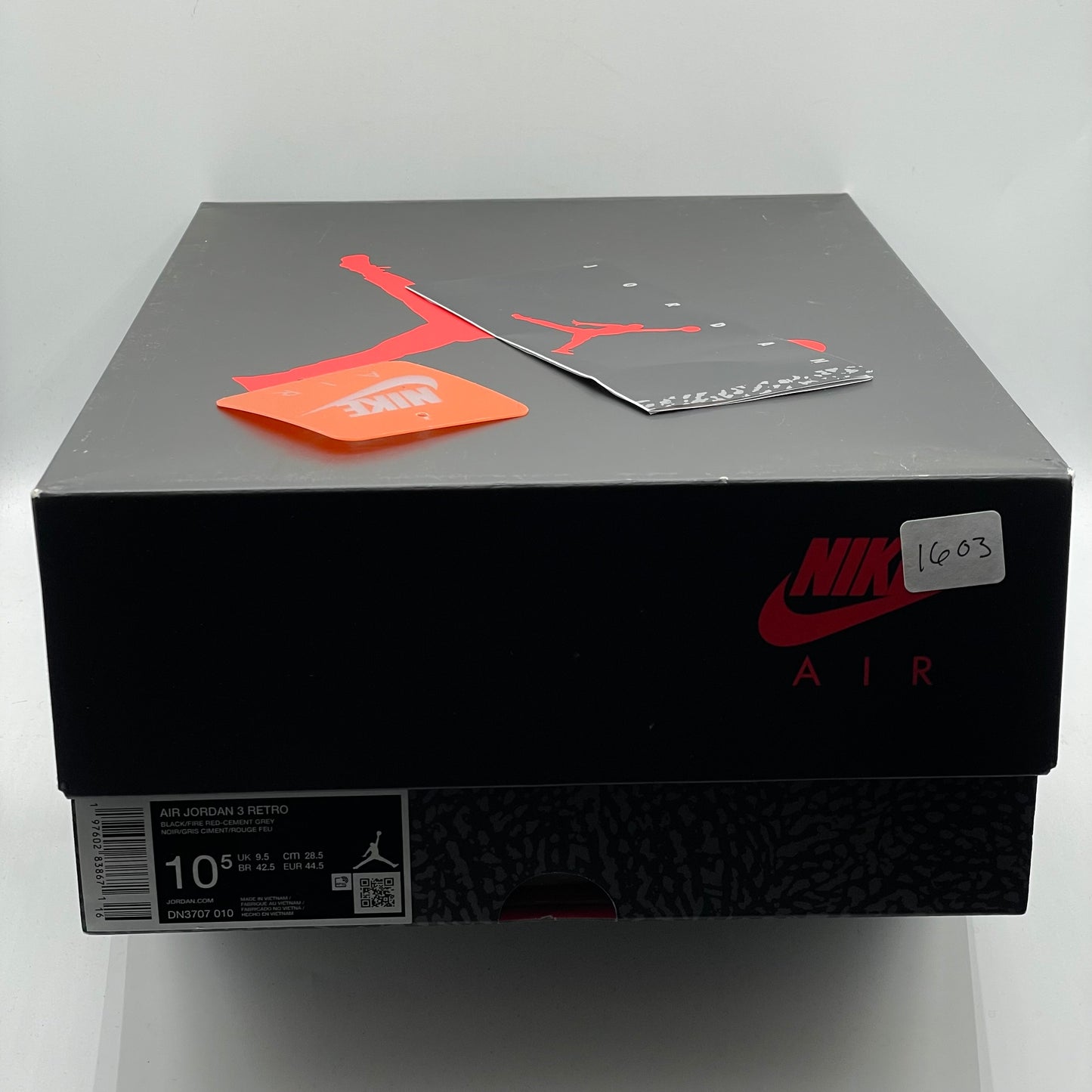 (USED) Jordan 3 Black Cement (2024) Size 10.5