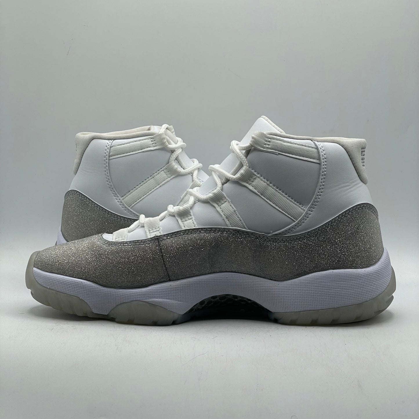 (USED) Jordan 11 White Metallic Silver (W) Size 9W/7.5M