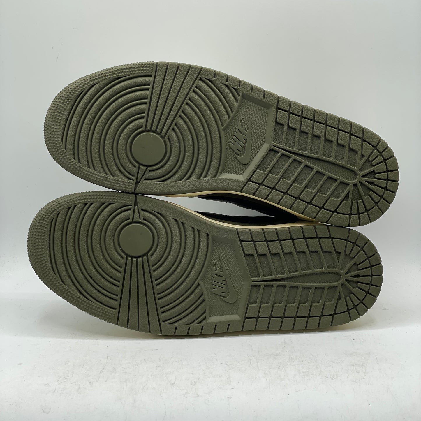 (USED) Jordan 1 Low Travis Scott Medium Olive Size 8