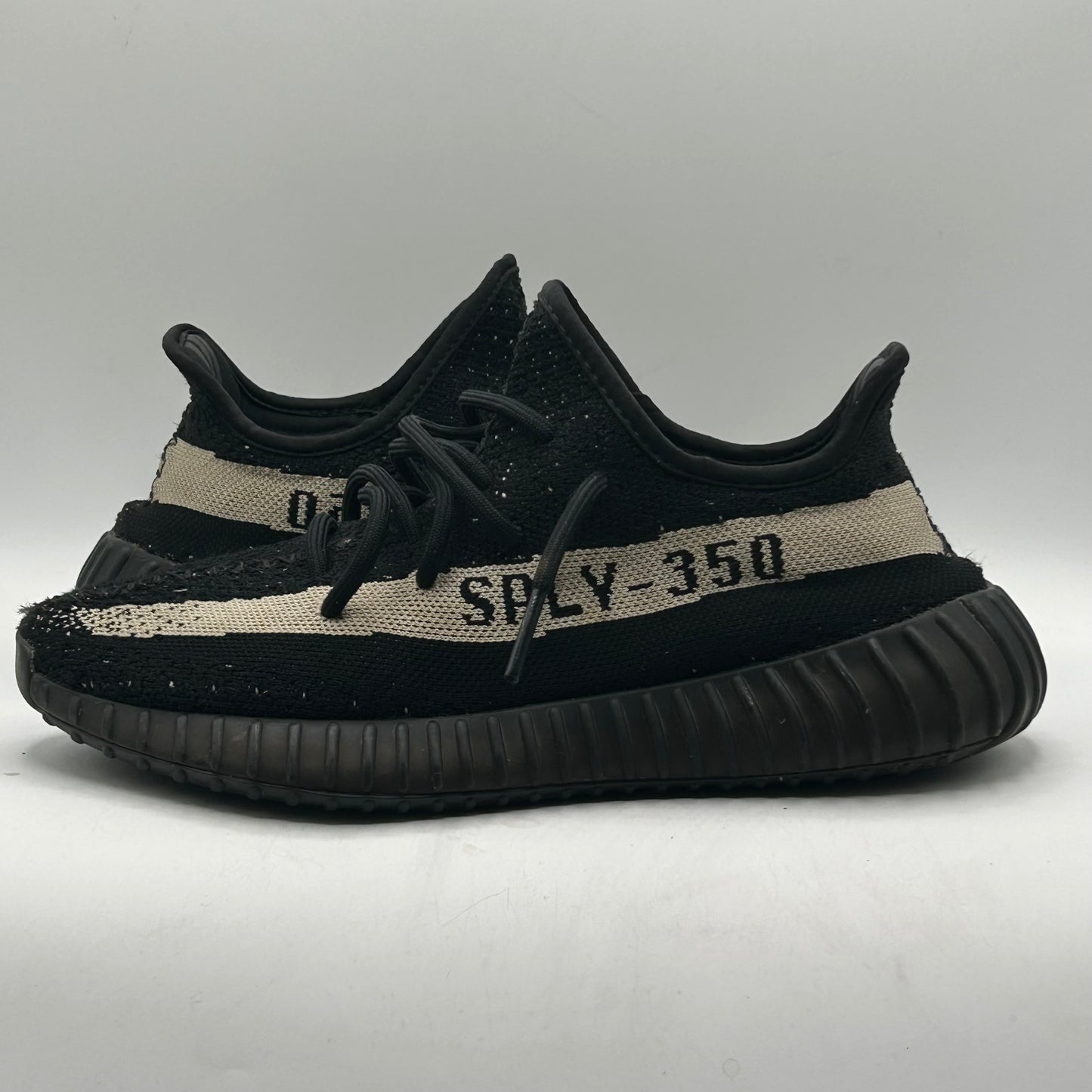 (Used) Yeezy 350 Oreo Size 8.5