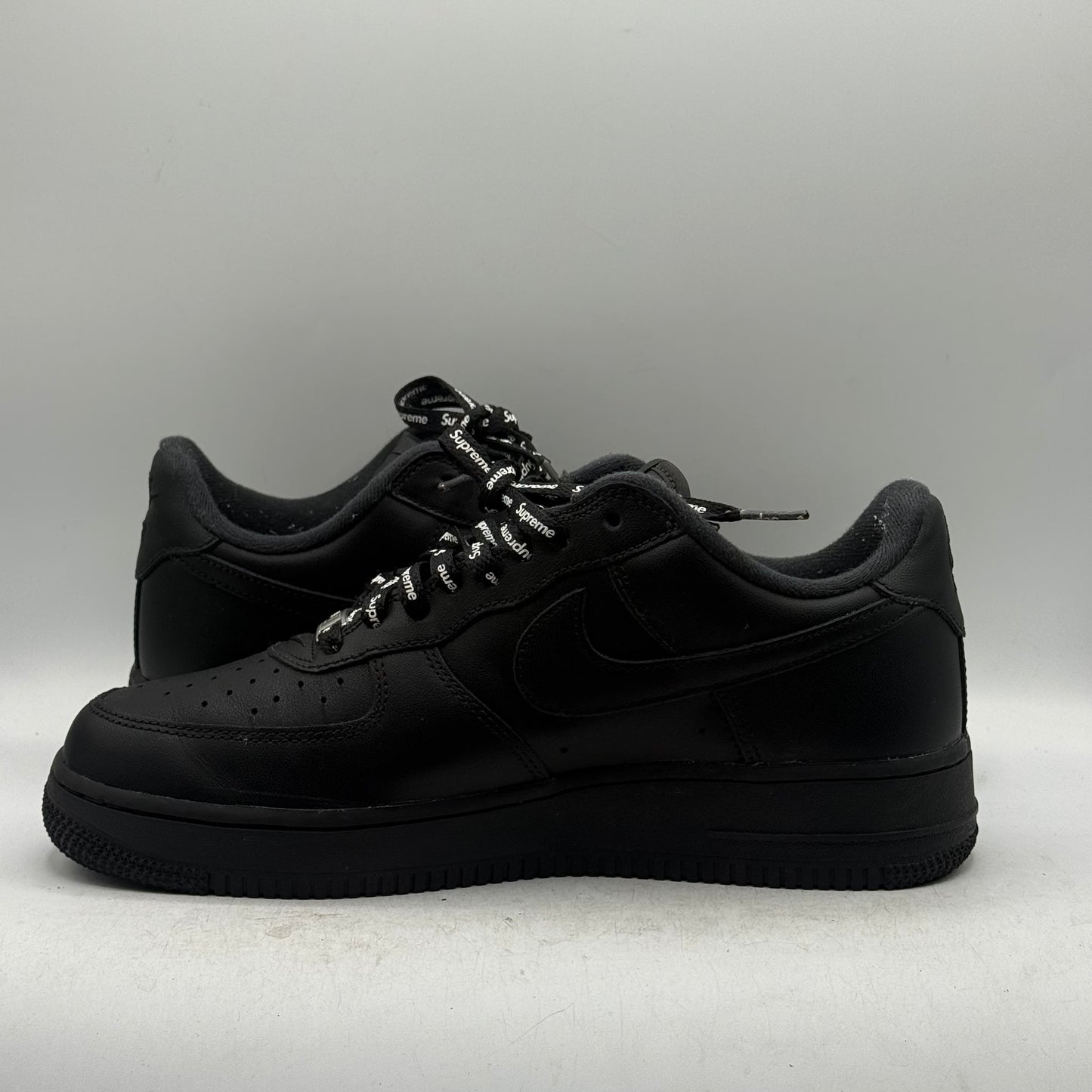 (Used No Box) Nike Air Force 1 Supreme Black Size 8.5
