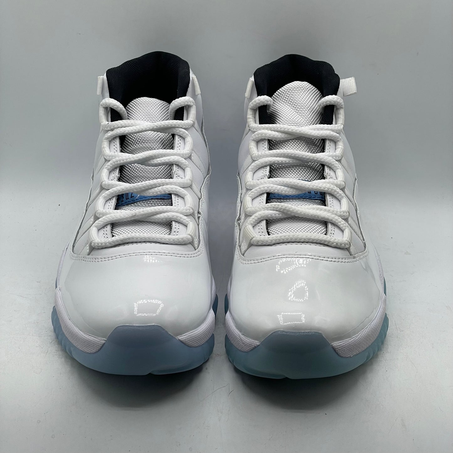(USED NO BOX) Jordan 11 Legend Blue (2024) Size 8