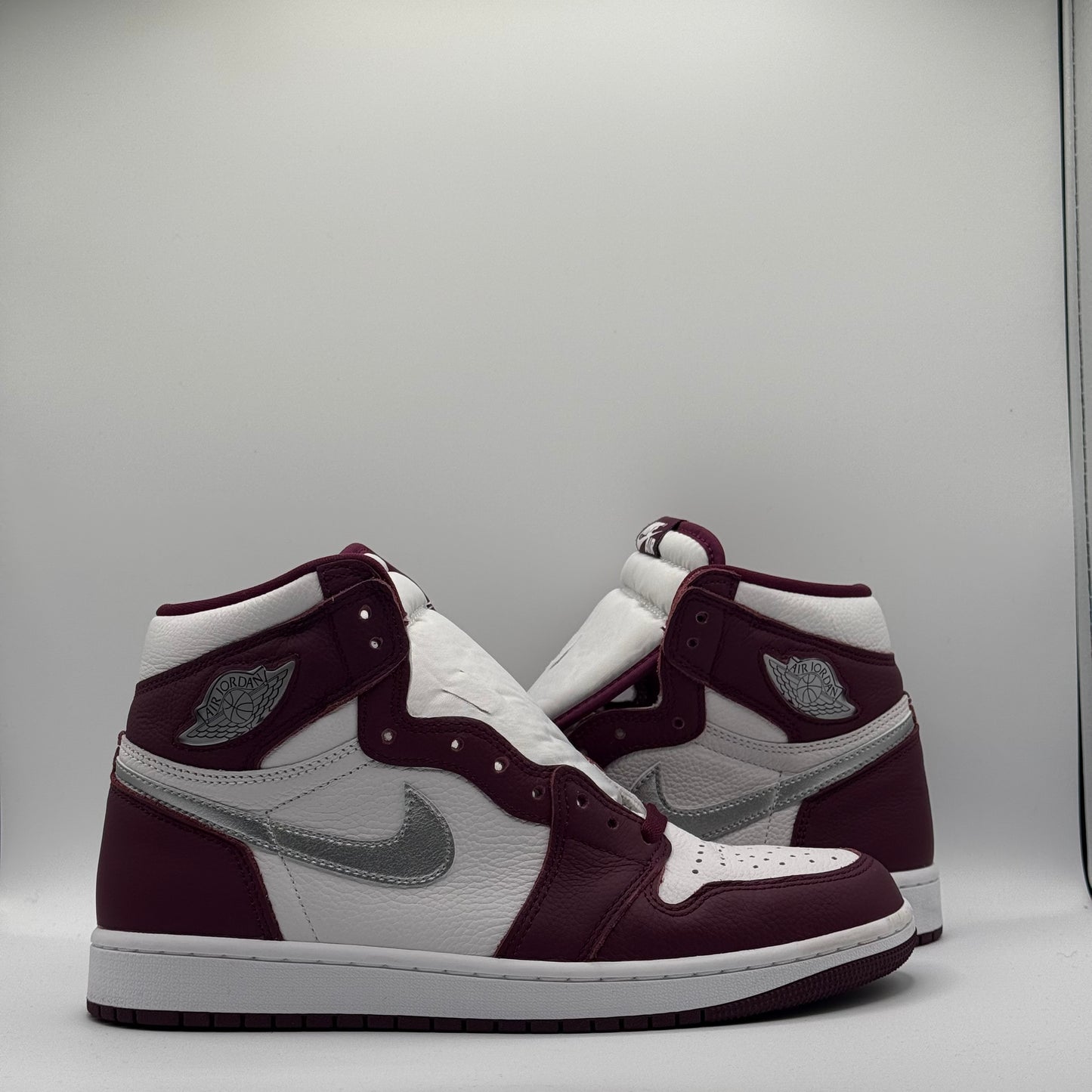 ( Used ) Jordan 1 Bordo Size 9