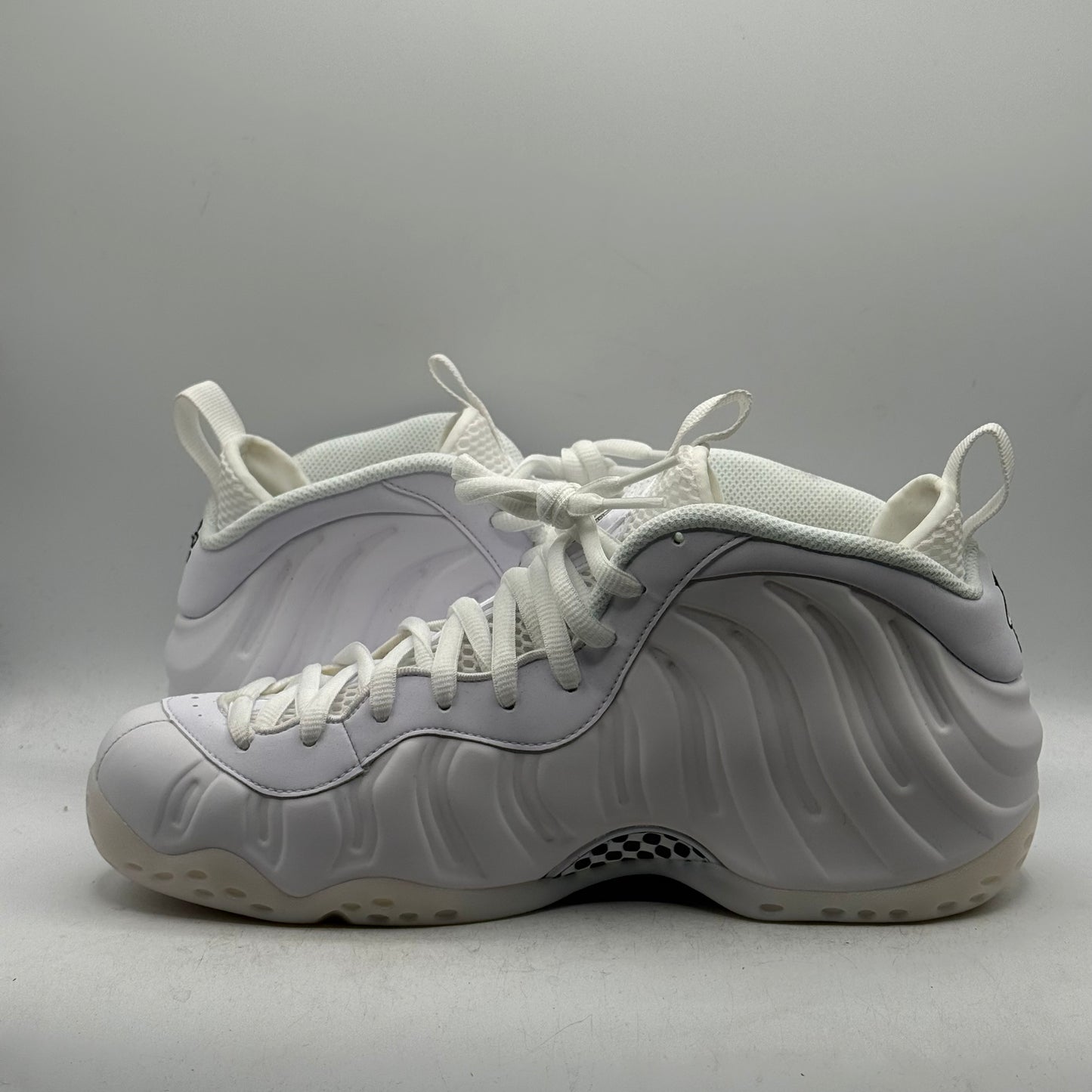 (Worn 1X) Nike Air Foamposite One Triple White Size 9