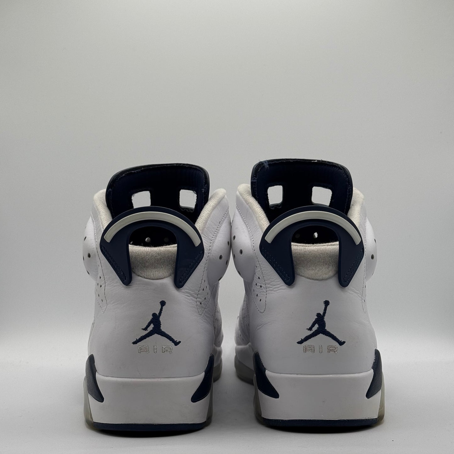 (Used) Jordan 6 Midnight. Navy Size 10.5