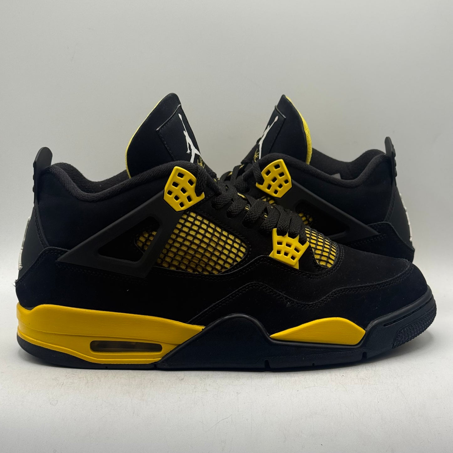 (USED NO BOX) Jordan 4 Thunder (2023) Size 11