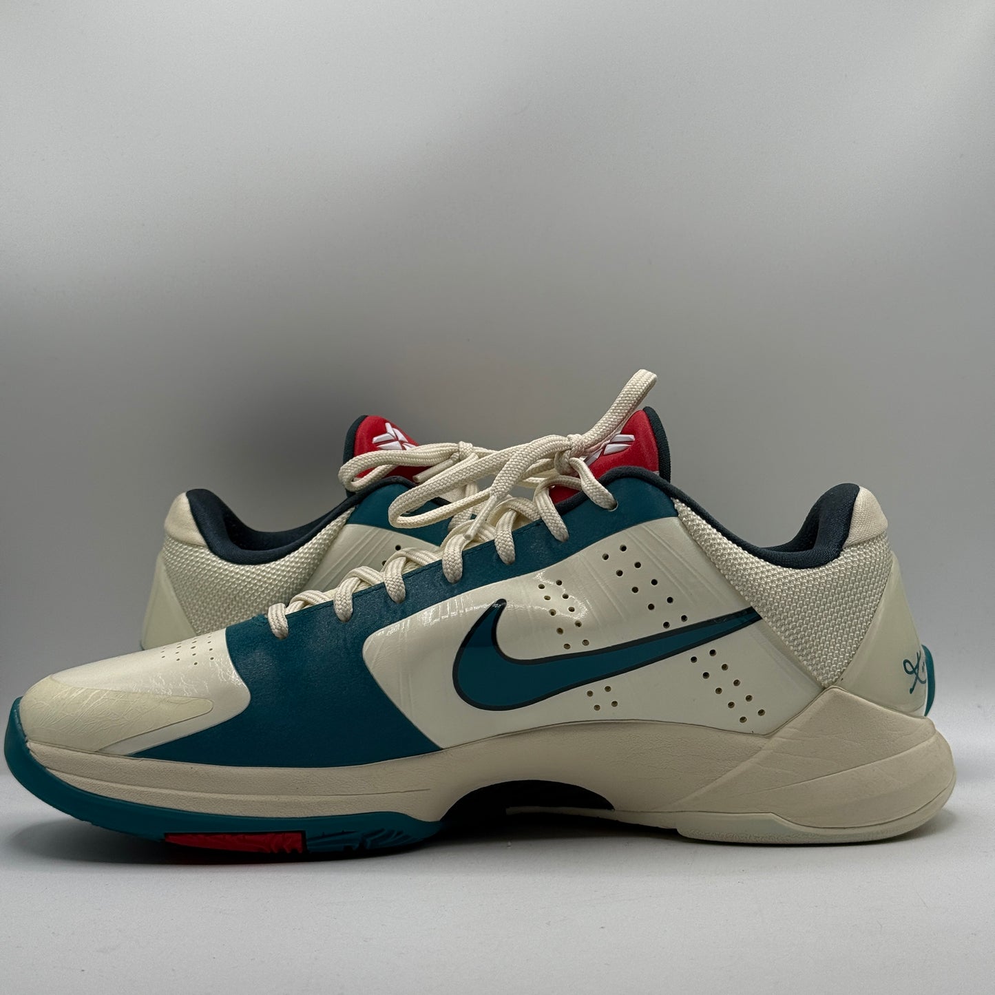 (USED) Kobe V Protro Caitlin Calrk Coconut Milk Size 10