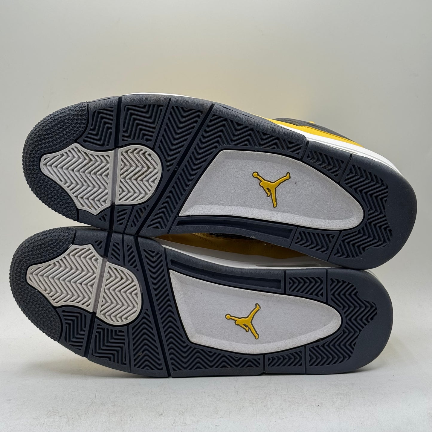 (USED) Jordan 4 Lightning Size 10