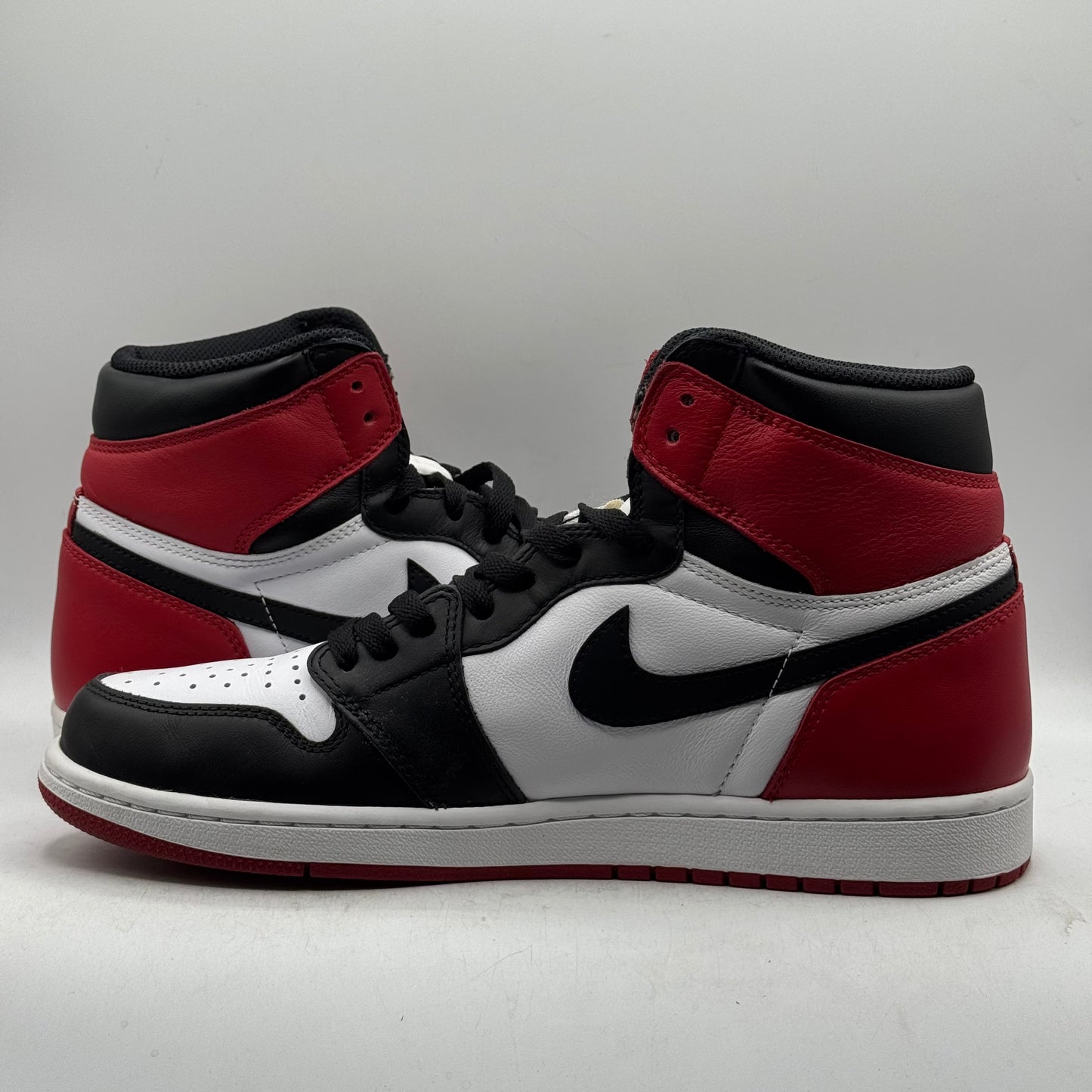 (USED) Jordan 1 Black Toe (2016) Size 10.5
