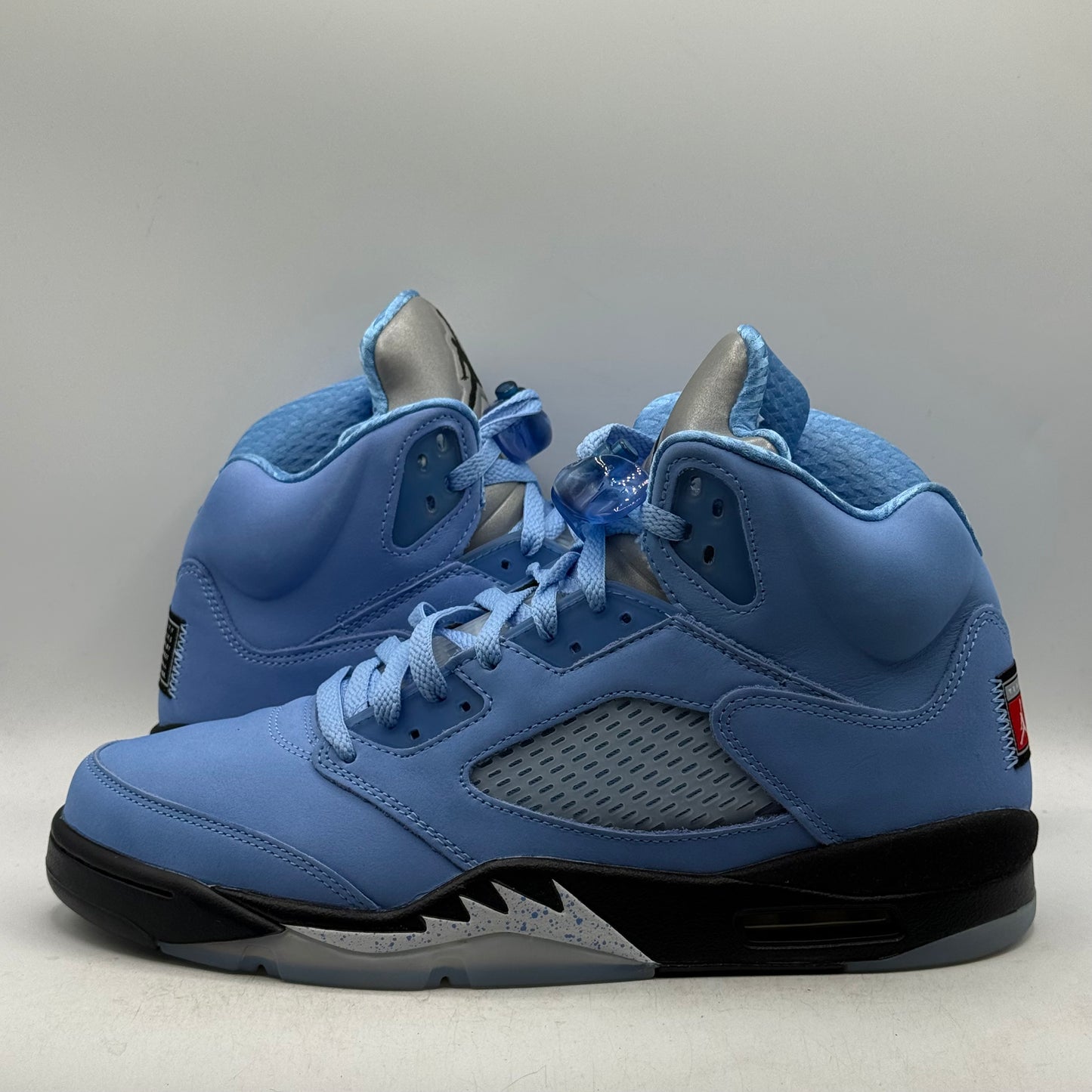 (USED) Jordan 5 University Blue Size 10.5