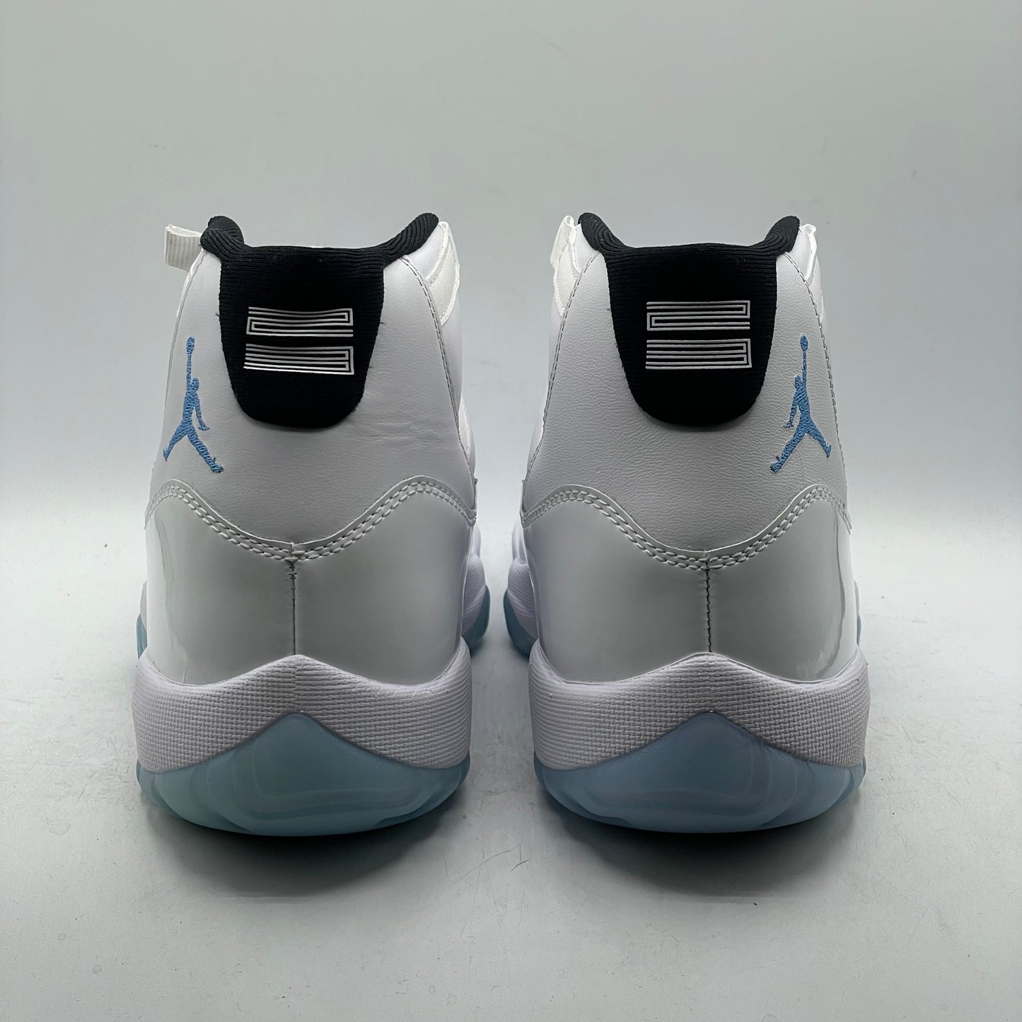 (USED NO BOX) Jordan 11 Legend Blue (2024) Size 8