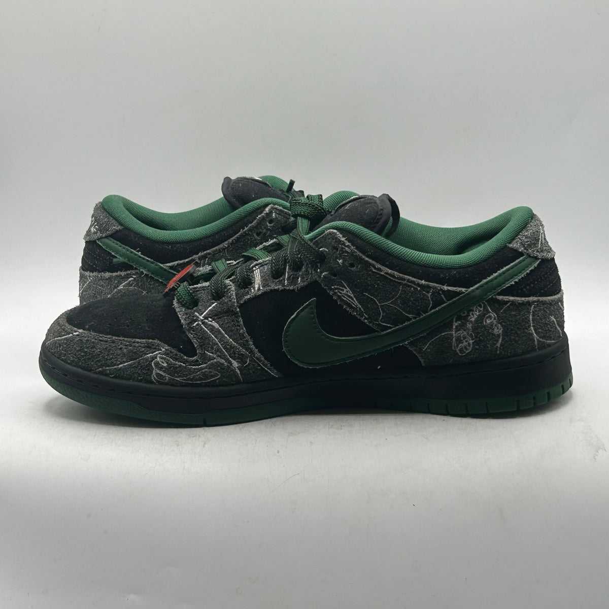 (Used) Nike SB Dunk Low There Skateboards Size 9.5