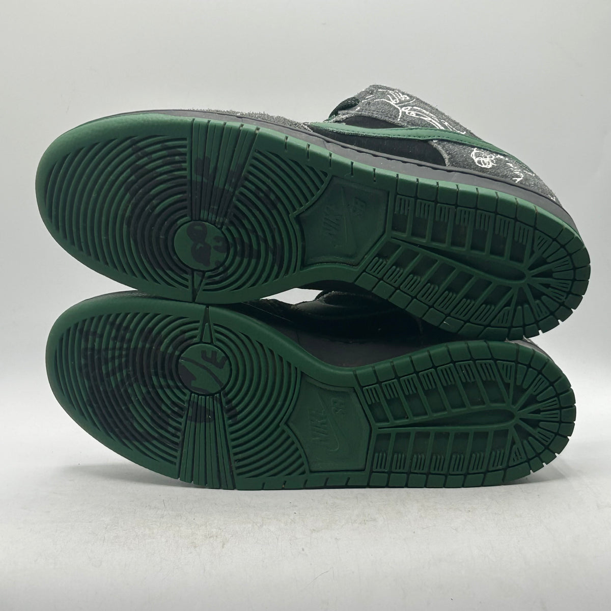 (Used) Nike SB Dunk Low There Skateboards Size 9.5
