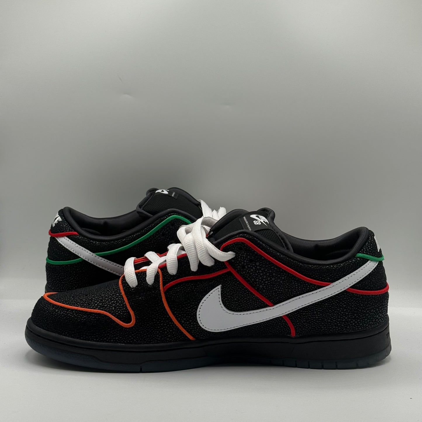 (VNDS) Nike SB Dunk Low Bronx Girls Skate Size 12