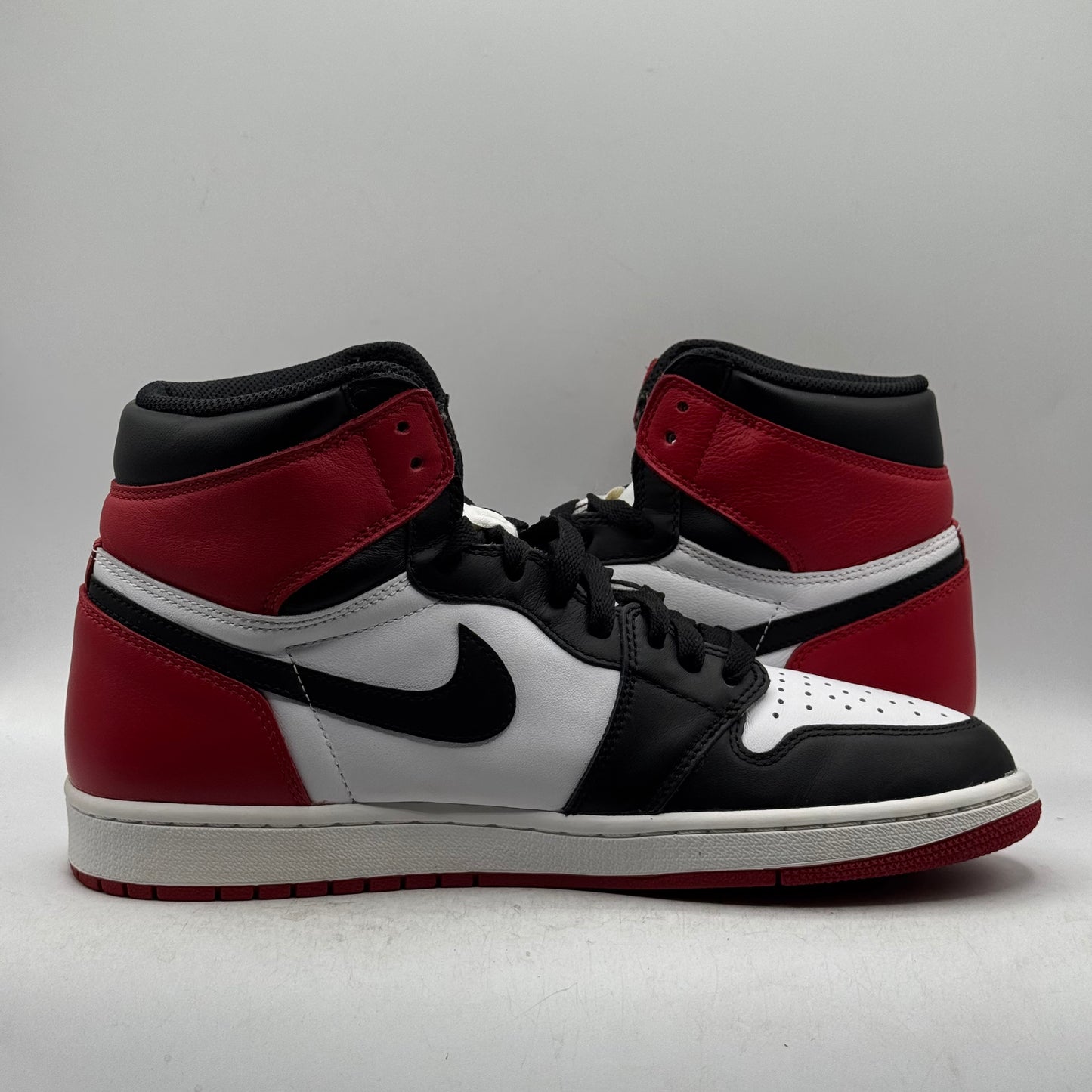 (USED) Jordan 1 Black Toe (2016) Size 10.5