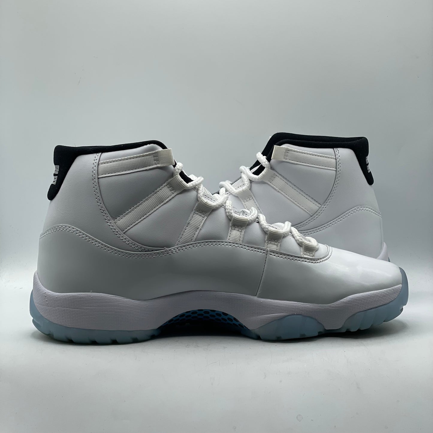 (USED) Jordan 11 Legend Blue (2024) Size 10