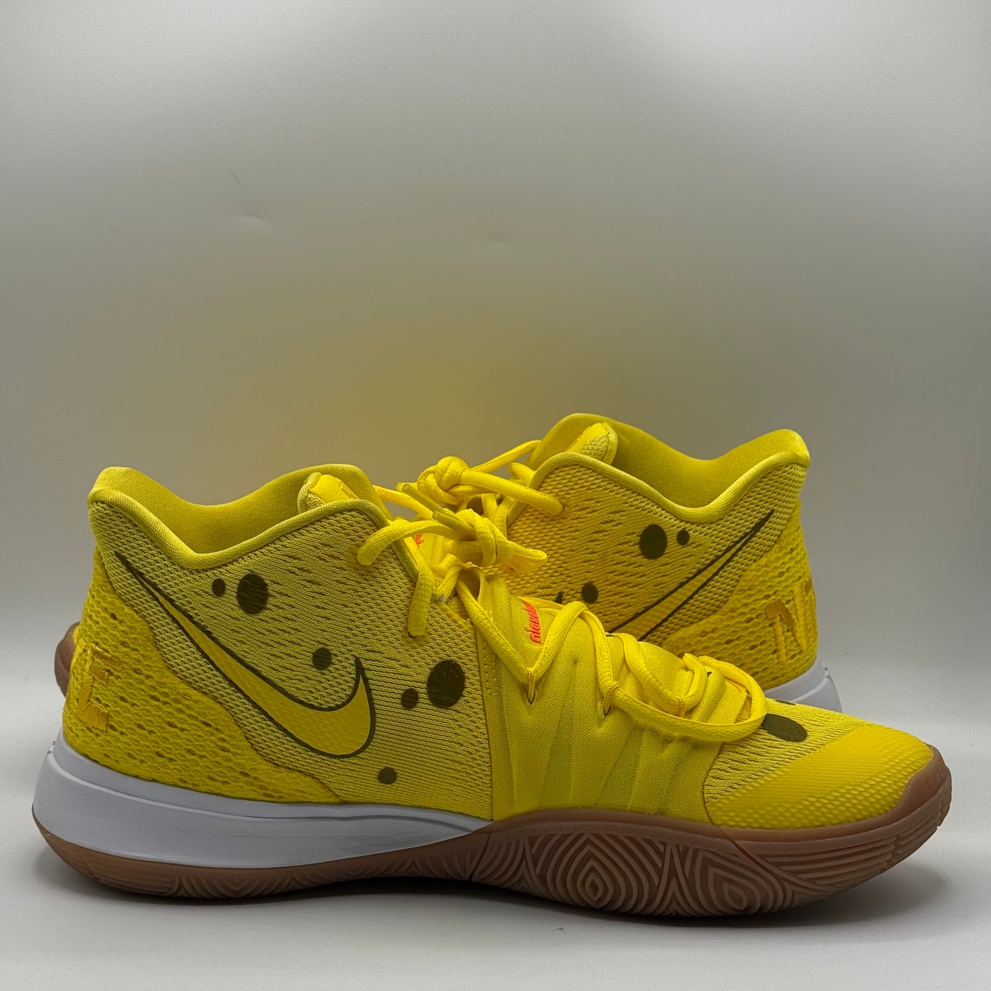 (Used) Nike Kyrie 5 SpongeBob SquarePants Size 11