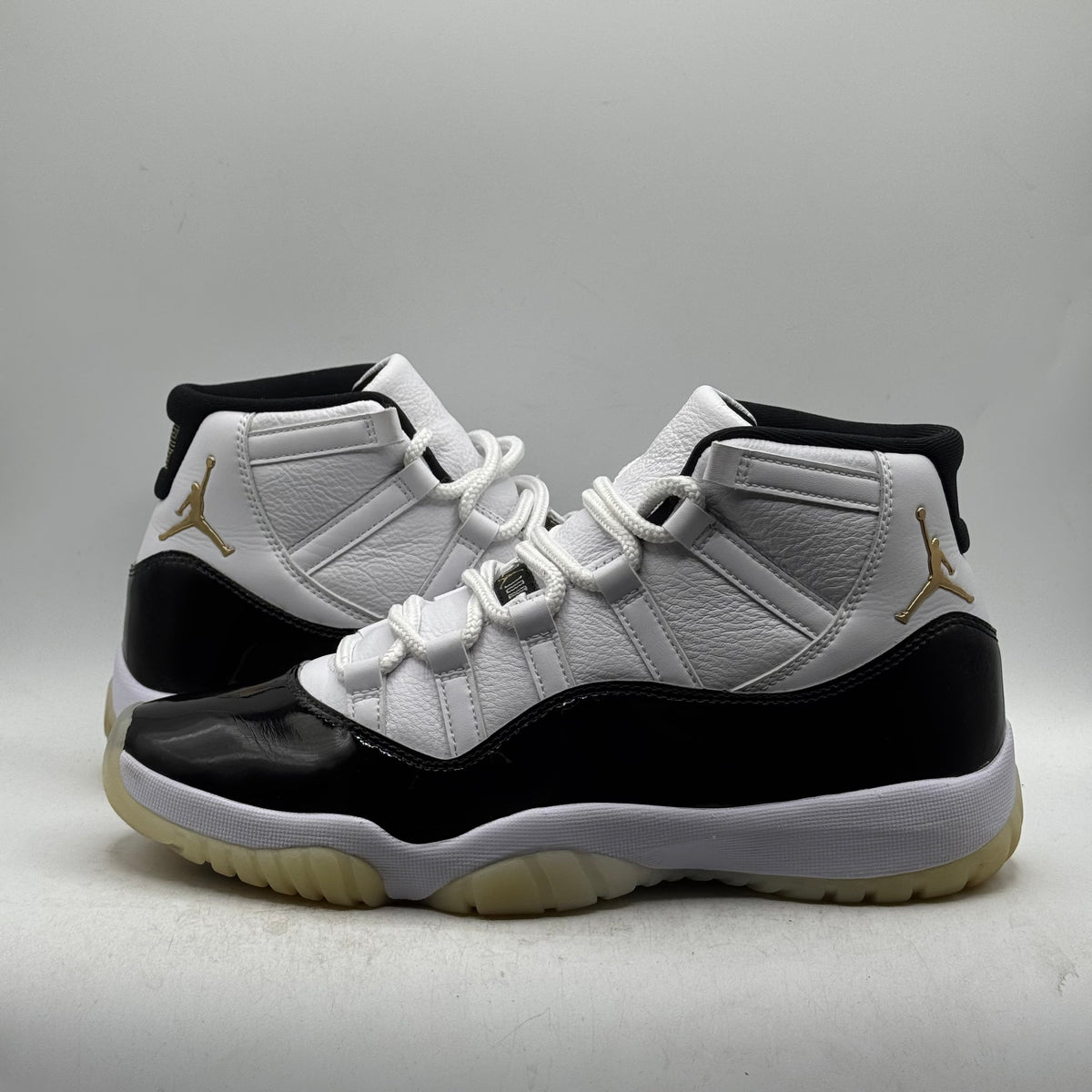 (USED) Jordan 11 Gratitude Size 9.5