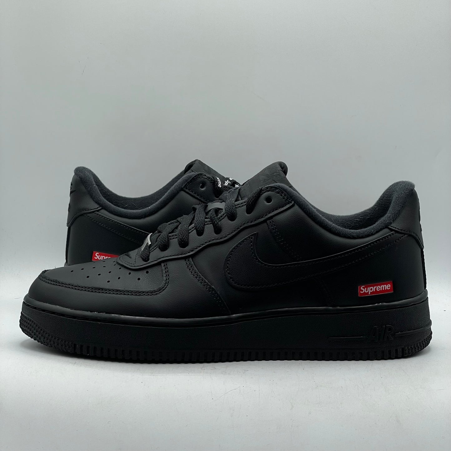 (USED) Nike AF1 Supreme Black Size 9.5
