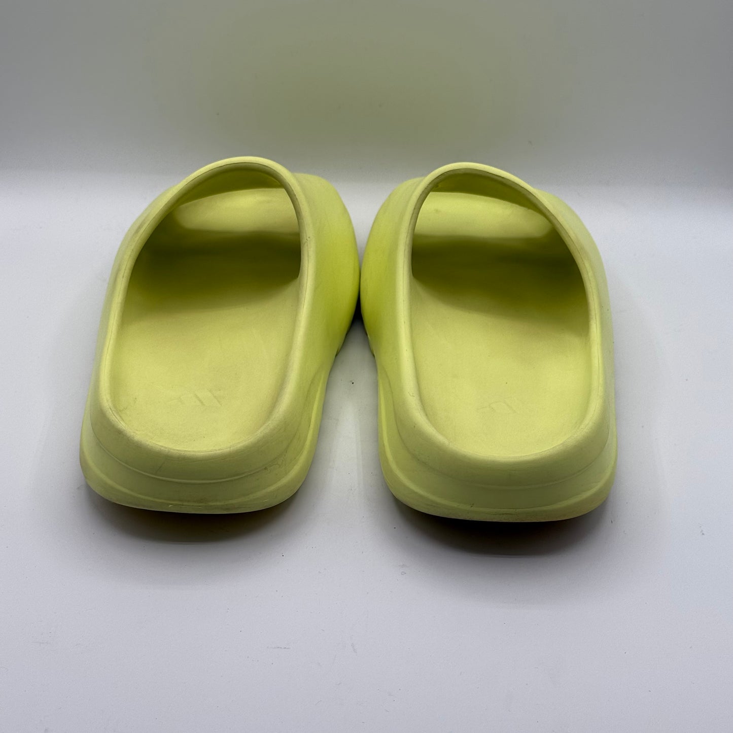 (Used) Yeezy Slide Glow Size 11