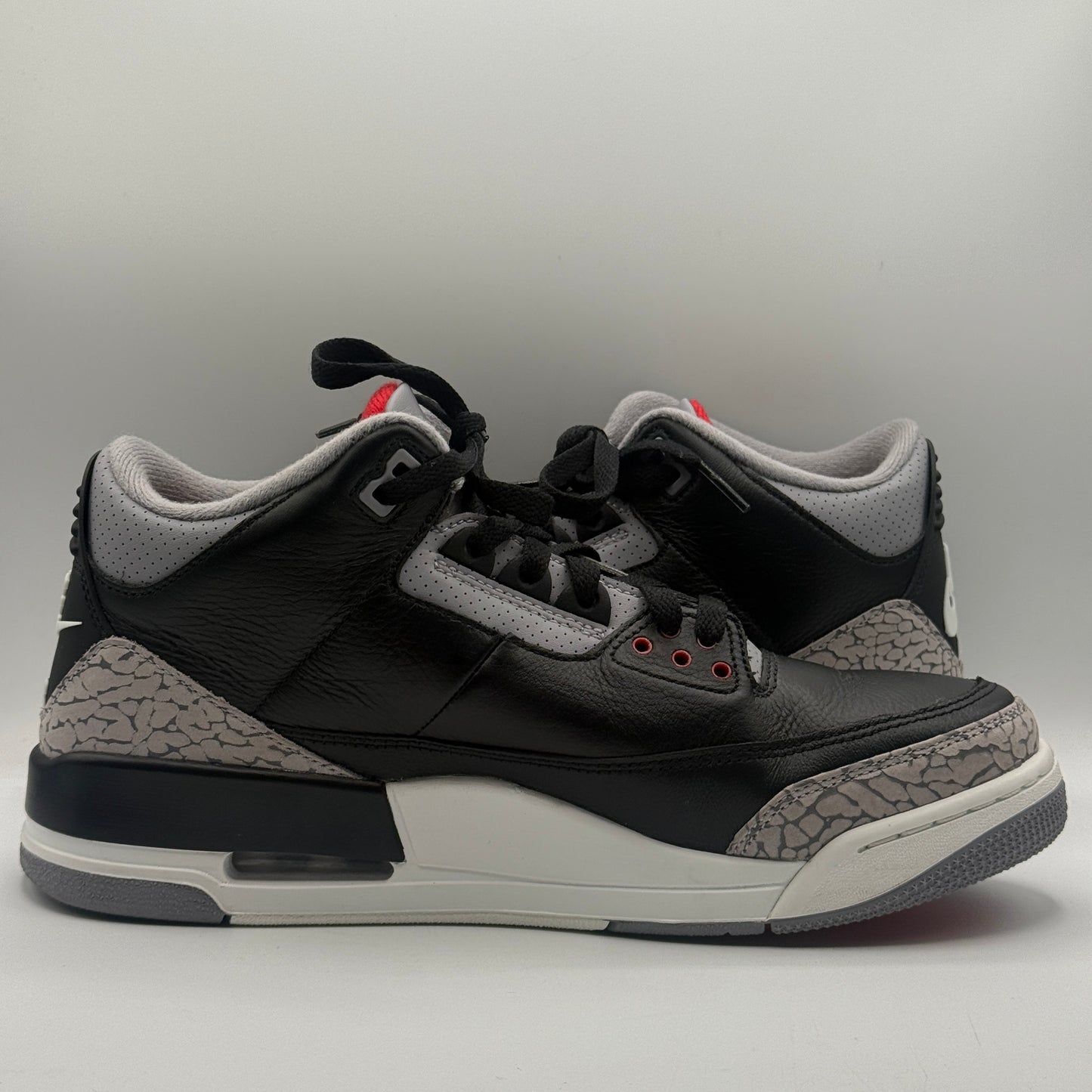 (USED) Jordan 3 Black cement Size 10