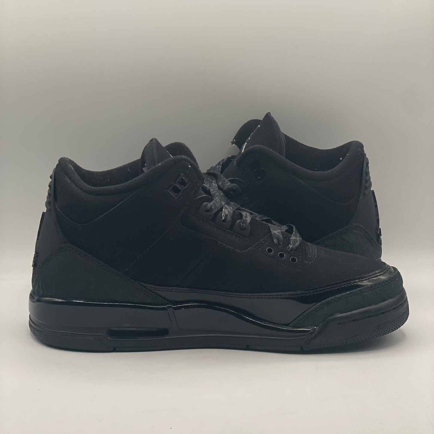 (USED) Jordan 3 Black Cat Size 6.5Y