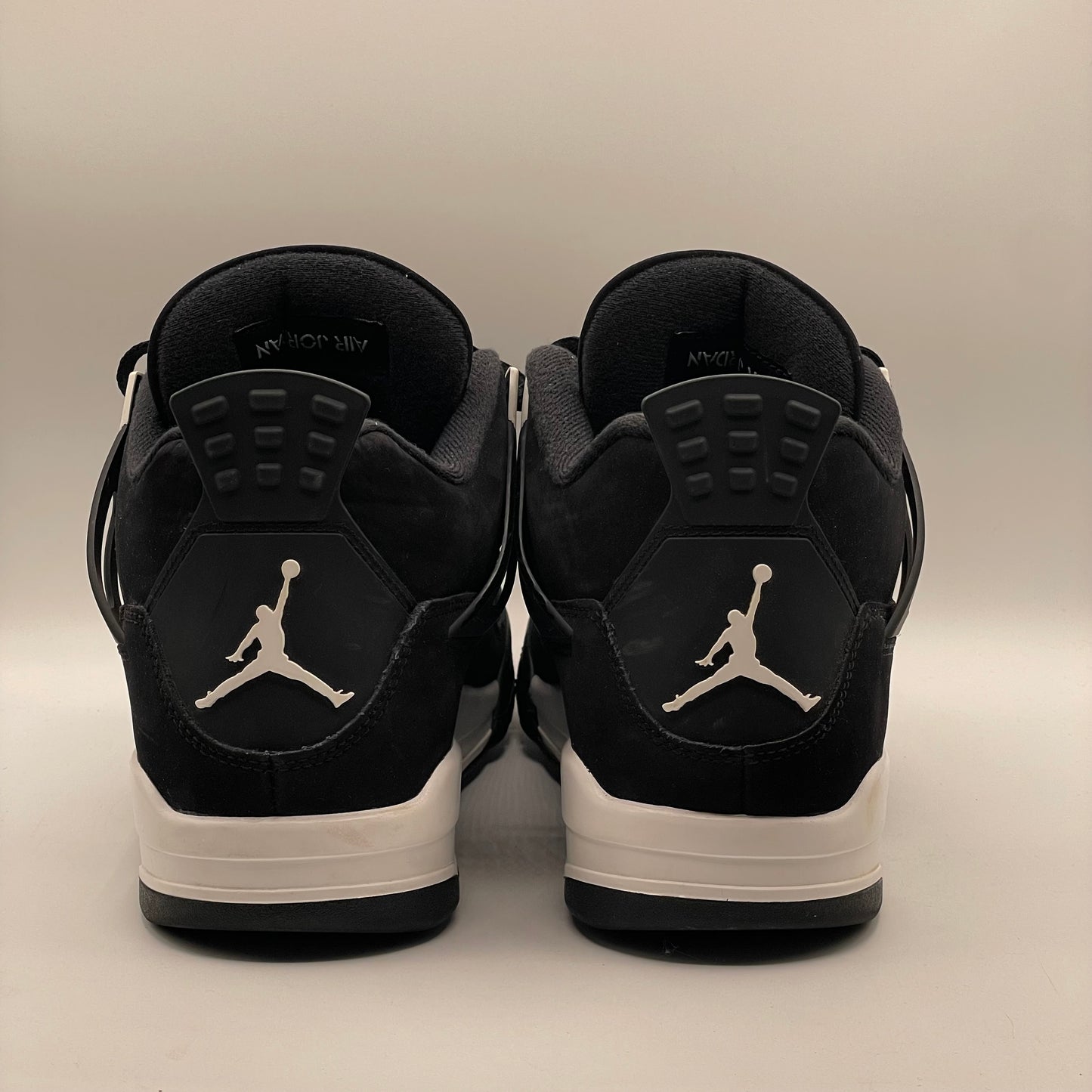 (USED) Jordan 4 White Thunder Size 10