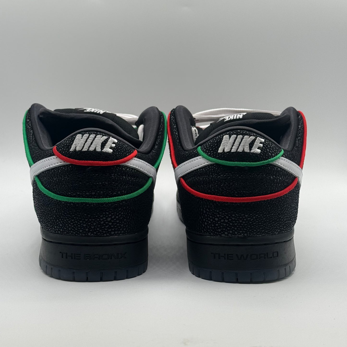 (VNDS) Nike SB Dunk Low Bronx Girls Skate Size 12